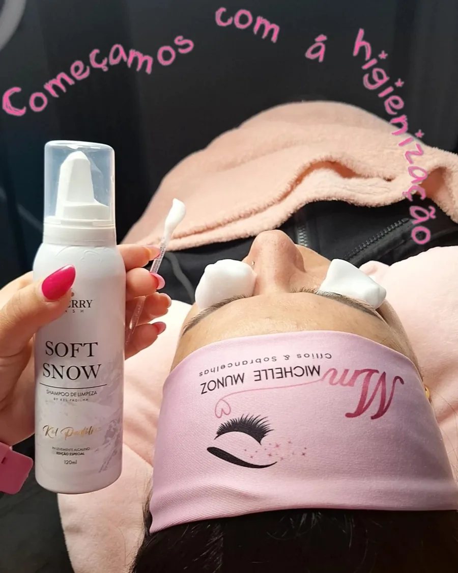 Produtos usados na higienização dos cílios